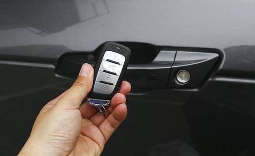 汽车钥匙上有哪些实用的小功能 赶紧试试自己的车有没有