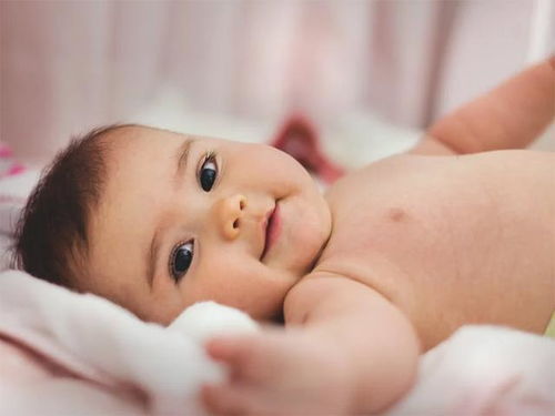 有的婴儿一出生就睁着眼睛,有的是闭着眼睛,哪种情况比较好