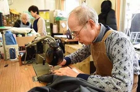 在日本，为什么老人要出来工作(日本人为什么老年人要工作)