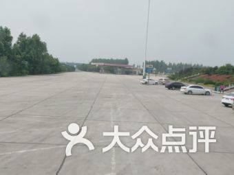 南阳大剧院怎么停车(河南南阳免费停车场有哪些)