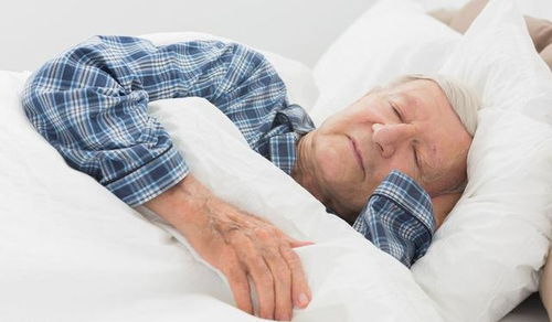 专家建议一天睡4小时 60岁以上的老年人每天睡多少小时对身体最有利