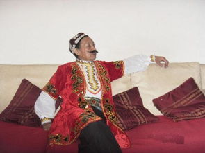 左右摇头摆？怎么练习新疆舞中那个头左右转的动作