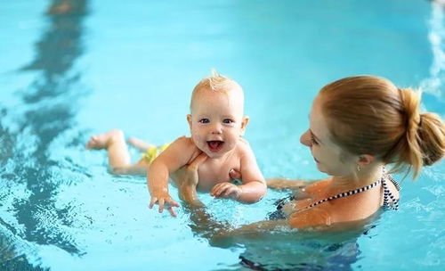 婴儿游泳好处这么多,为什么不建议在家游泳