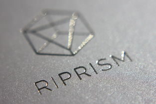 手机版 RiPrism 豪华的韩国和日本美甲配饰品牌设计 很漂亮的棱镜雕塑轮廓形状,形状看起来像两个正负立方体和金字塔的形状,棱角分明的造型,简洁线条展示产品高端的品牌定位 