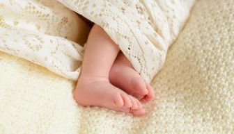 700克早产女婴进北京治疗 爱心人士给孩子起名 小祝福