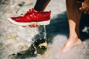 喷上它,鞋子从此滴水不沾,一年都不用洗