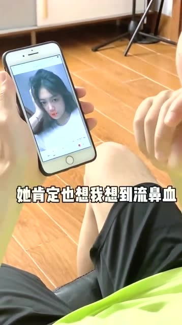 男生看到美女照片,放大是基本操作,你看懂了吗 