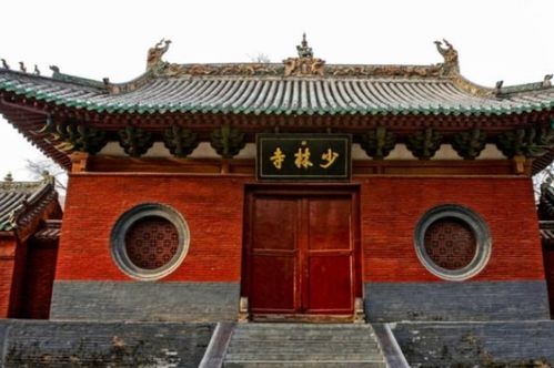 中国有名气的一座寺庙,带动了经济的发展,寺庙建在名山之上