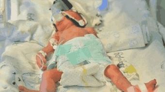 孕妈6次流产终怀孕, 当宝宝出生后, 护士却不敢伸出双手抱宝宝