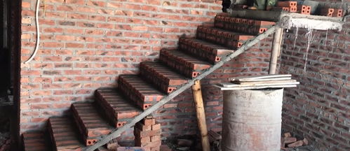 砌楼梯踏步不加钢筋,豆腐渣工程 老师傅看后踏实了,不比现浇差