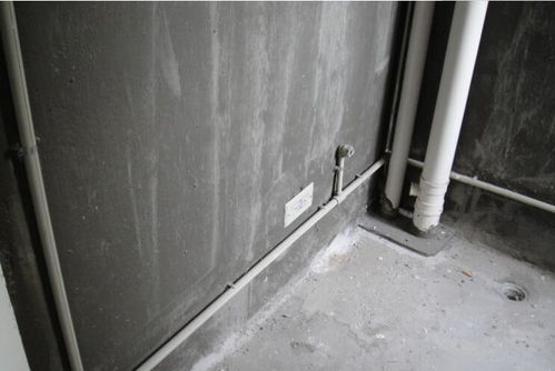 卫生间水管口和墙面的空隙怎么弄