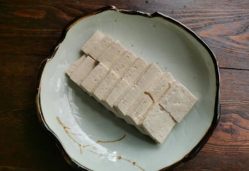 豆腐适合夏季的做法,做法简单,营养全面,看着就有食欲