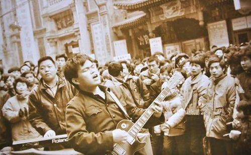 崔健哪个学校毕业的「他在北京出生长大和崔健玩过摇滚却只能靠工作签证留在中国」