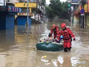 图说抗洪丨温暖的怀抱 厚实的肩膀 细数消防官兵带来的感人瞬间