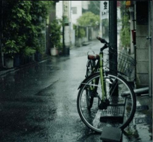 适合下雨天发的朋友圈注意安全，下雨天提醒安全朋友圈文案