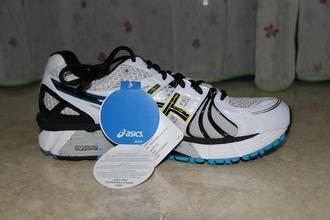 asics nimbus和kayano系列有啥不同 买哪个好 