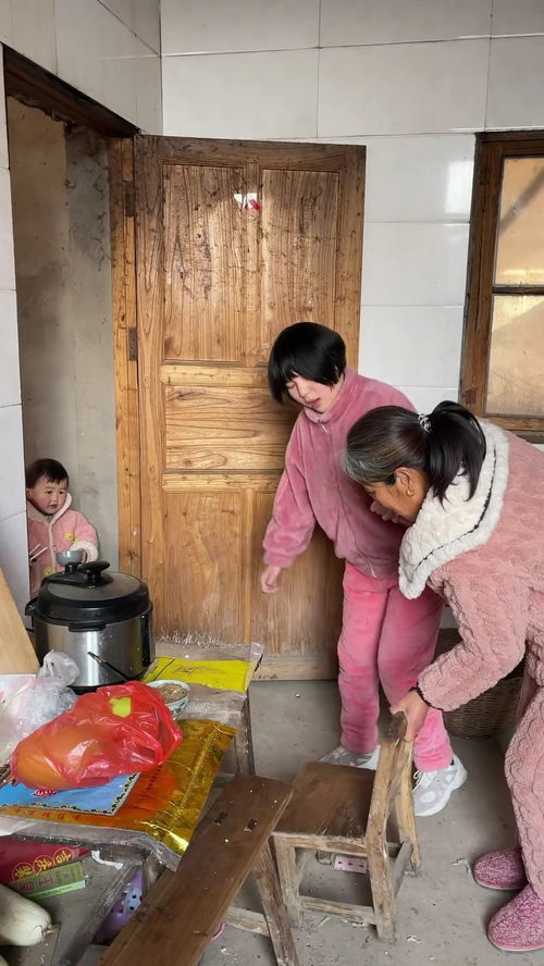 每天早晨都是婆婆做好饭喊我们起来吃,能有这样的婆婆真的是一种幸福,虽然咋咋呼呼的,但是很淳朴善良 