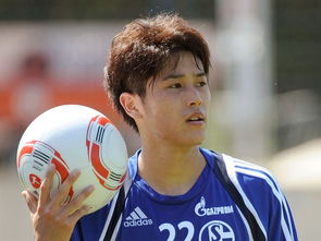 谁有日本现役球员在欧洲豪门踢球的名单 求球友们帮忙
