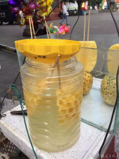 攀枝花街边削皮菠萝 荸荠热卖, 但它真的可以放心吃吗