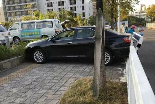 南京哪里可以免费停车(免费停车场长什么样)