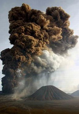 （急）美国西部为什么经常发生火山地震现象？