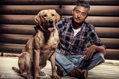 组图 邵桐携爱犬拍摄写真 彰显质感男人魅力 