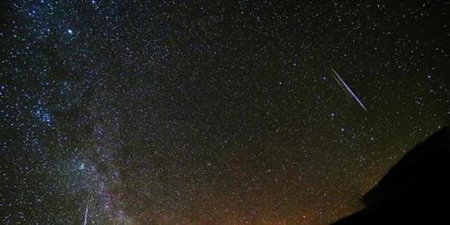 流星雨 日全食 12月,天文奇观 点燃 夜空 图