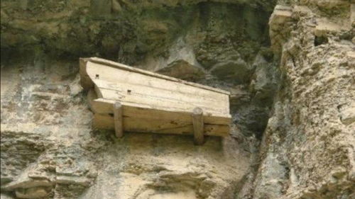 古代福建生活着神秘民族,死后棺材不入土,必须悬于空中 