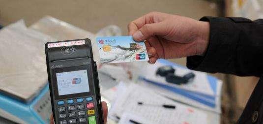 一张银行卡可以在pos机最多刷多少或者没有限制(POS机刷卡套现需要密码吗)