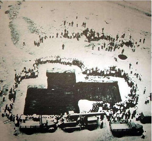 武汉空军发现绝世古墓,士兵将其打开之后,却发现二十具棺材在动