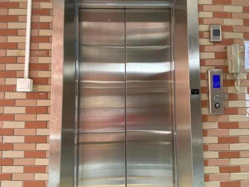 一部电梯 背 着两栋楼住户上下楼,圆楼梯楼住户 电梯梦