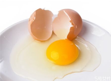 早上空腹吃鸡蛋好吗(早上空腹吃一个水煮鸡蛋好吗)