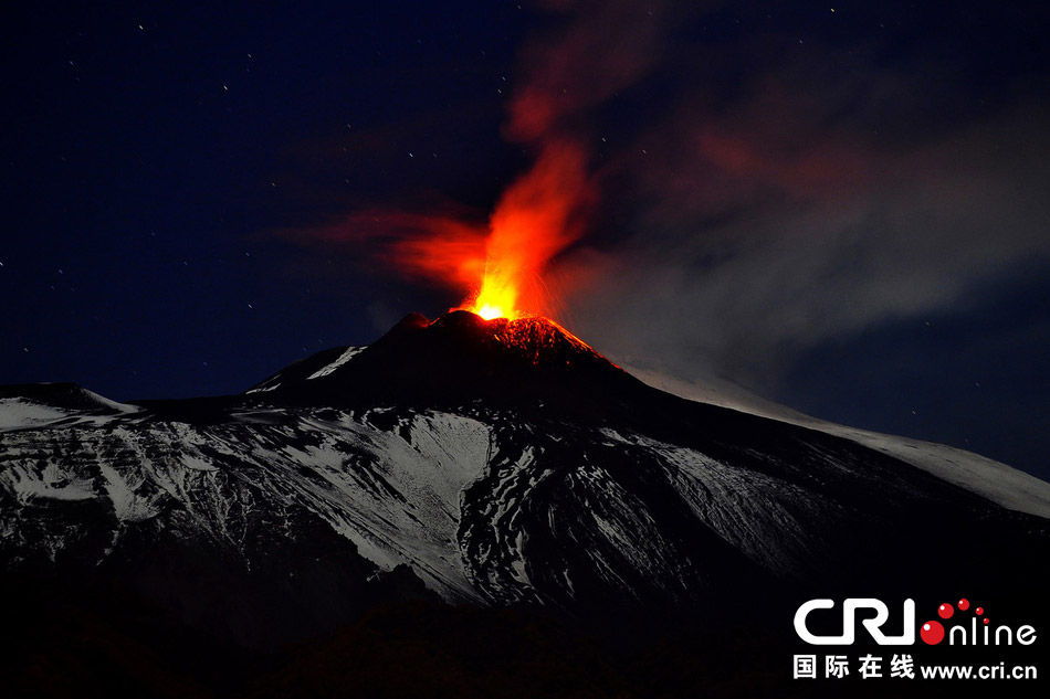 意大利埃特纳火山再次爆发 岩浆喷涌而出 高清组图 