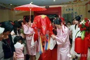 客家新娘出嫁总要撑红伞,很多客家人都不知道为什么...