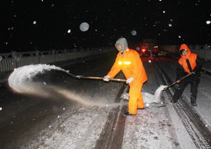 孝昌公路撒盐融雪保畅通 