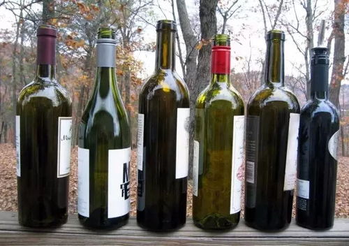 装葡萄酒的酒瓶子,为什么大多数都是墨绿色 这样的葡萄酒,质量会更好些吗
