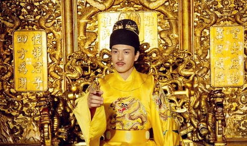 为什么只有秦始皇可以穿 黑色龙袍 ,之后的皇帝均是黄颜色呢