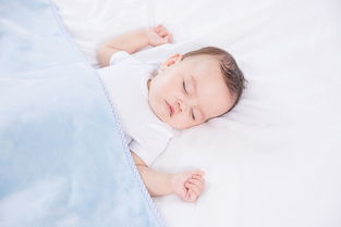 婴儿到底穿多少衣服睡觉合适