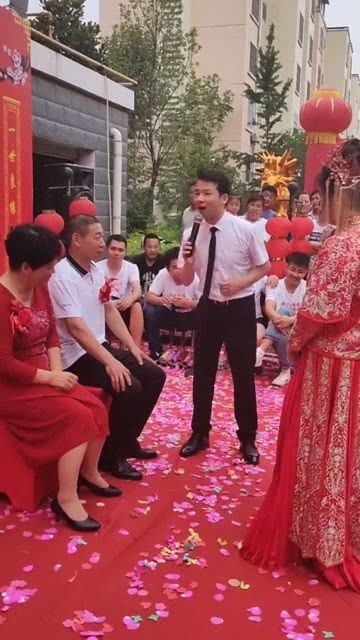 喜公公婚宴穿什么好(中式婚礼喜公公喜婆婆穿什么装)