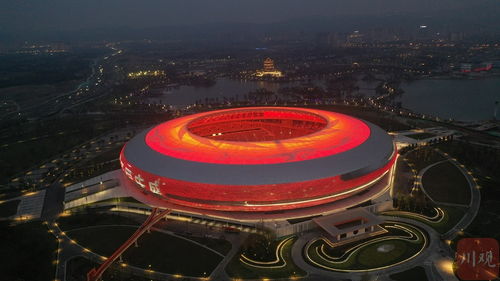 迎国庆 世界大运公园点亮 中国红 