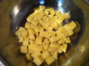 土豆菠萝形状怎么弄好看？菠萝炒土豆片做法(菠萝炒土豆能做什么菜)