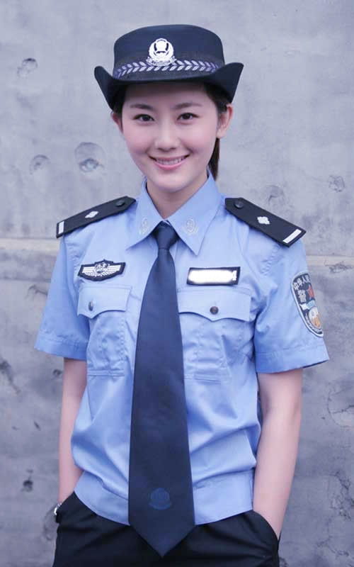 超性感的女警察穿新式警服写真图