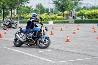 学习骑摩托车的技巧 