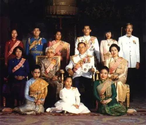 比甄嬛传还精彩的泰国王室,最近又开始作死了