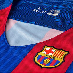 自己设计的足球队服 巴塞罗那队服 经典红蓝条纹的传奇设计
