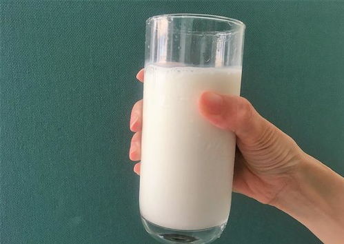 买牛奶时,不管什么牌子,只要包装上有 3个字 的,都是纯牛奶