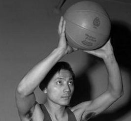 身高170的先驱 NBA首位亚裔球员去世享年95岁,曾写信支持林书豪