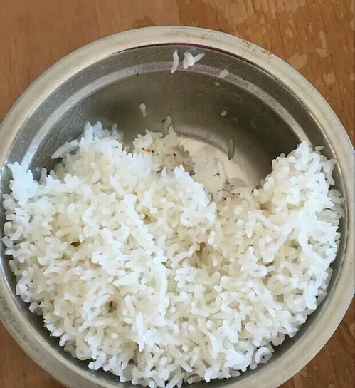 你会蒸米饭吗 今天教大家如何蒸松软可口的米饭,真的很简单