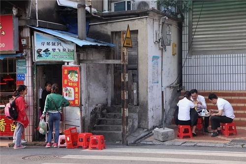 又小又破还没店名 这家只卖臭豆腐凉皮的小店,却是99 一中学子的最爱 