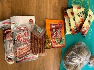 重庆市邮寄牛肉干 粉条 等小食品到英国应该找什么公司 海龙国际快递公司 